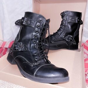 ⚙️G BY GUESS Combat Boots👁‍🗨